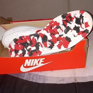 Nike Court Division Lo , Size 9.5 M, multi color